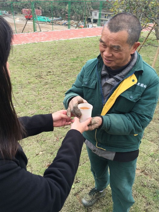 2015级文化产业管理团支部雷锋月活动照片3.jpg