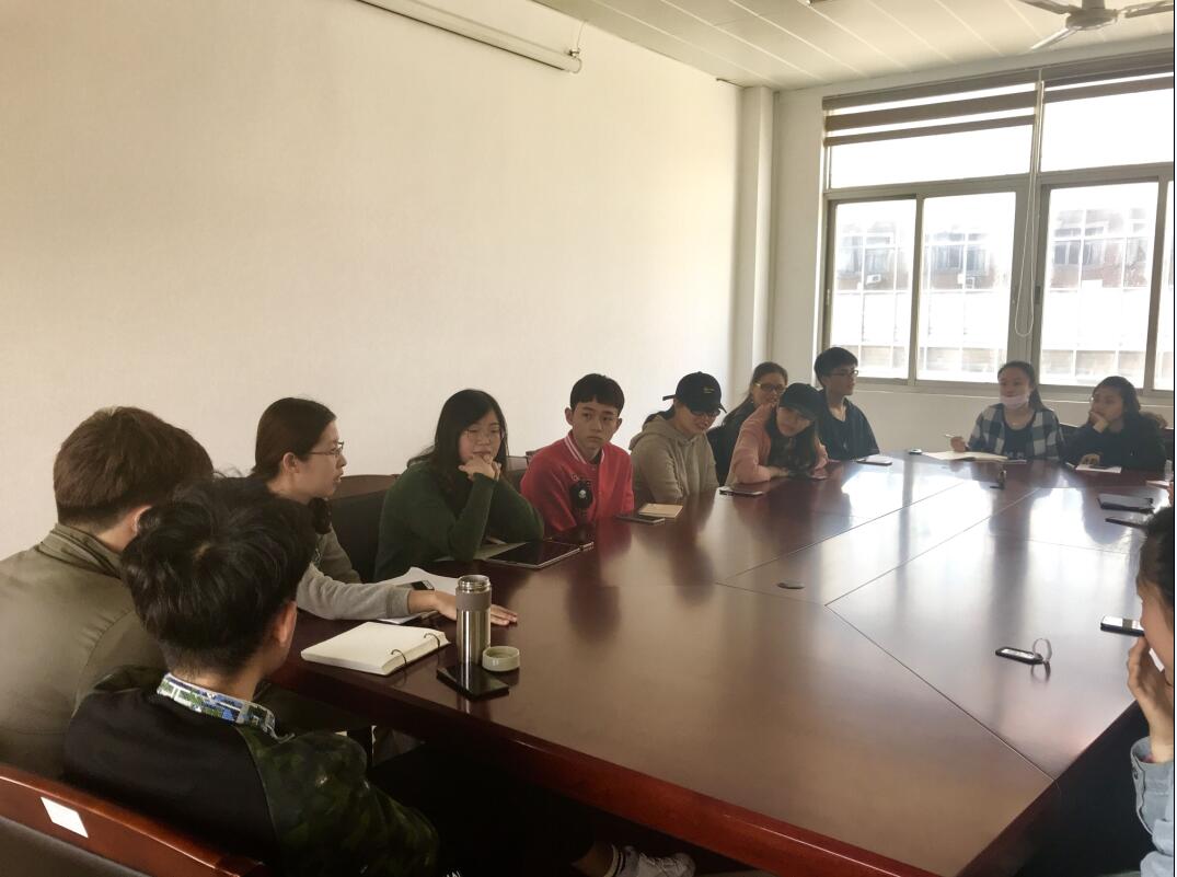 人文与传播公司召开考研交流会1.jpg